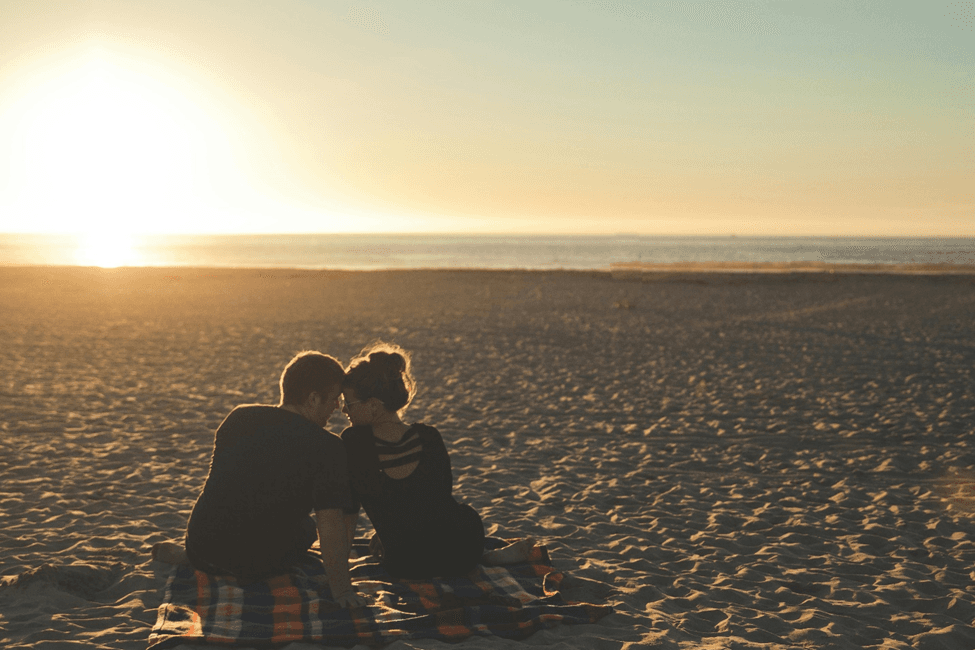 Green and Red Flags You Can't Afford to Miss With Dating in 2024