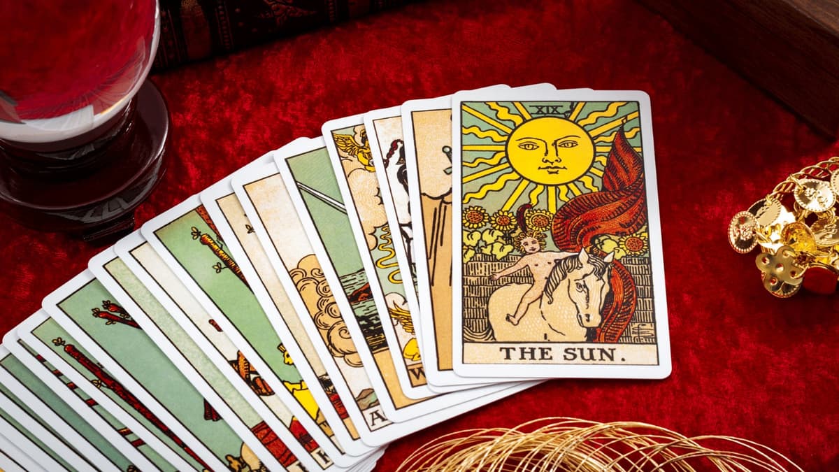 What is Tarot Card Reading? - Letsdiskuss