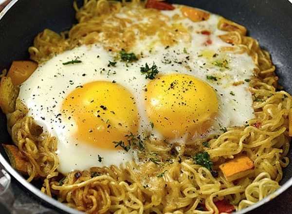 Maggie with onion and egg-letsdiskuss